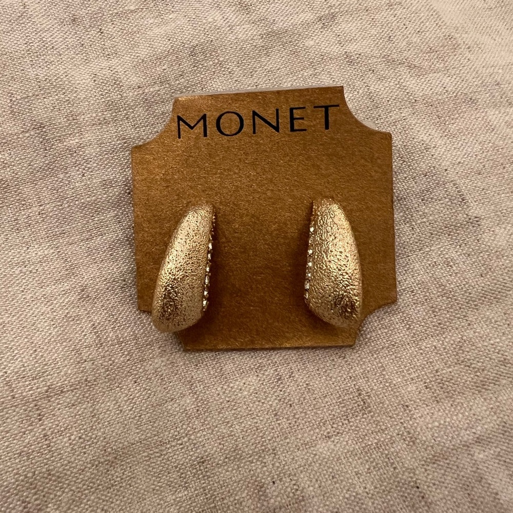 Gold earrings